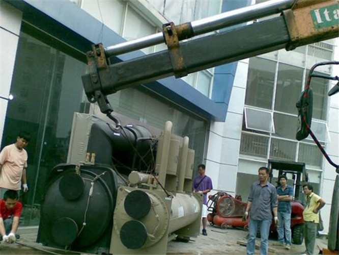 金州区随车吊和汽车吊的核心区别是什么？哪种更省钱？